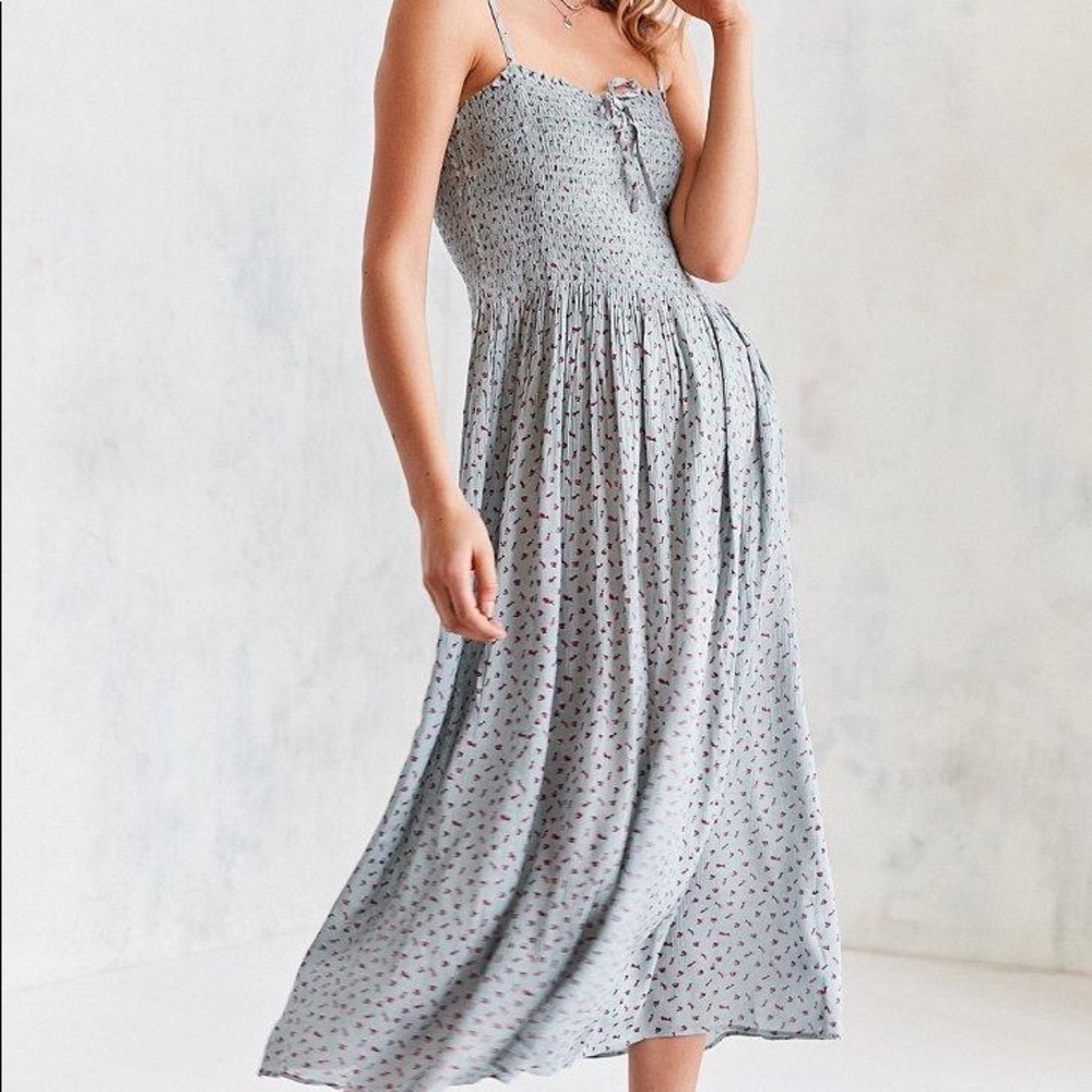 Kimchi Blue Women's Blue Gauzy Smocked Midi Dress